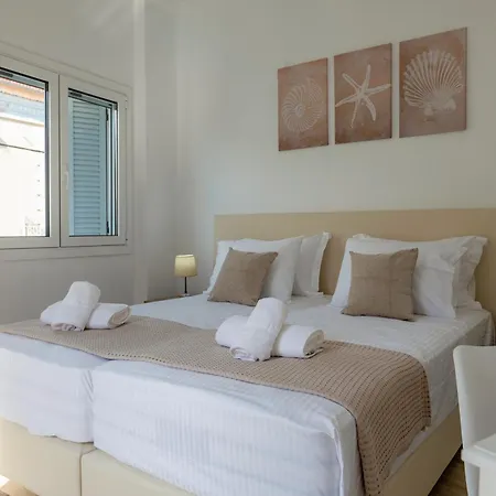 Mia's